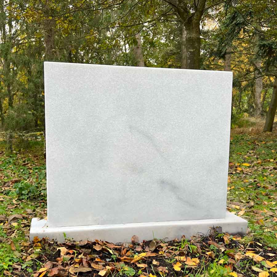 Günstige Grabsteine online kaufen, ab 192 EUR inkl. Inschrift, Versand & USt. bei DeinSteinmetz.de
