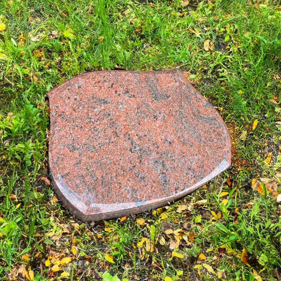 Liegesteine, Grabkissen, Grabplatten - DeinSteinmetz.de