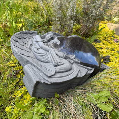 Engelgrabstein, Liegestein, Grabkissen, Kissenstein, Granit günstig online kaufen