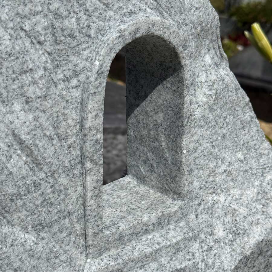 Grabstein Avior (Gebirge)