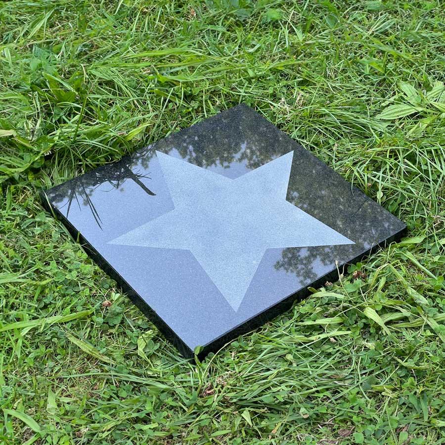 Grabstein, Liegestein, online kaufen vom Steinmetz Hauptbild