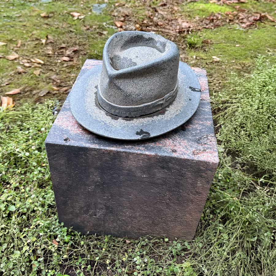 Indiana, Grabstein, Liegestein, Hut, Abenteurer, Granit Hauptbild