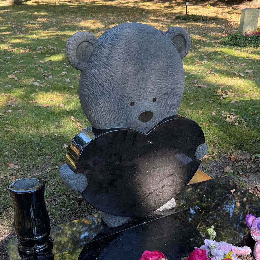 Kindergrabsteine mit Herz, Individuelle Büsten, Skulpturen - Grabstein, Grabsteine, Liegestein, Grabeinfassung, Gravur, Preis, online kaufen, Steinmetz, Kosten