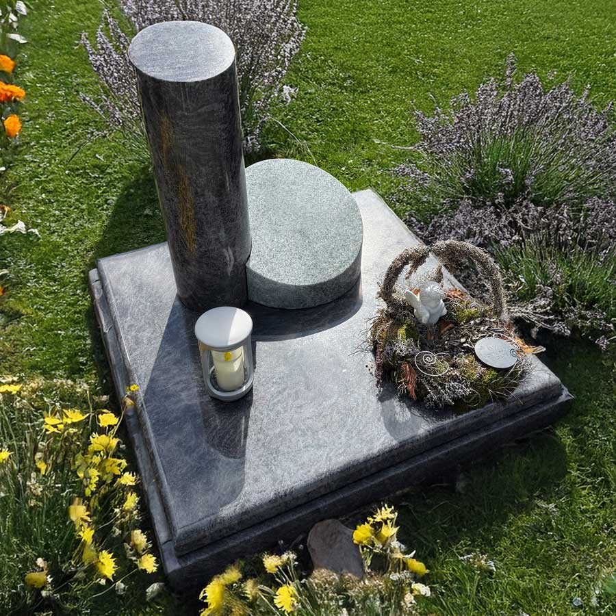 Urnengrab, Urnengrabanlage, Urnengrabstein günstig online kaufen, inkl. Aufbau Hauptbild