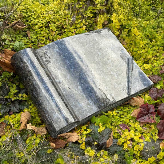 Thuban, Grabbuch, Liegestein, Grabstein ablegen, online bestellen, mit Füllfederhalter, mit Stift