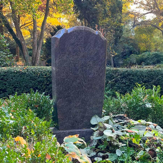 Günstige Grabsteine online kaufen, ab 192 EUR inkl. Inschrift, Versand & USt. bei DeinSteinmetz.de